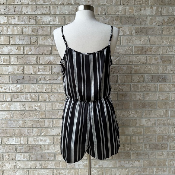 BCBGeneration Striped Romper Size S 🌸 - Picture 4 of 16